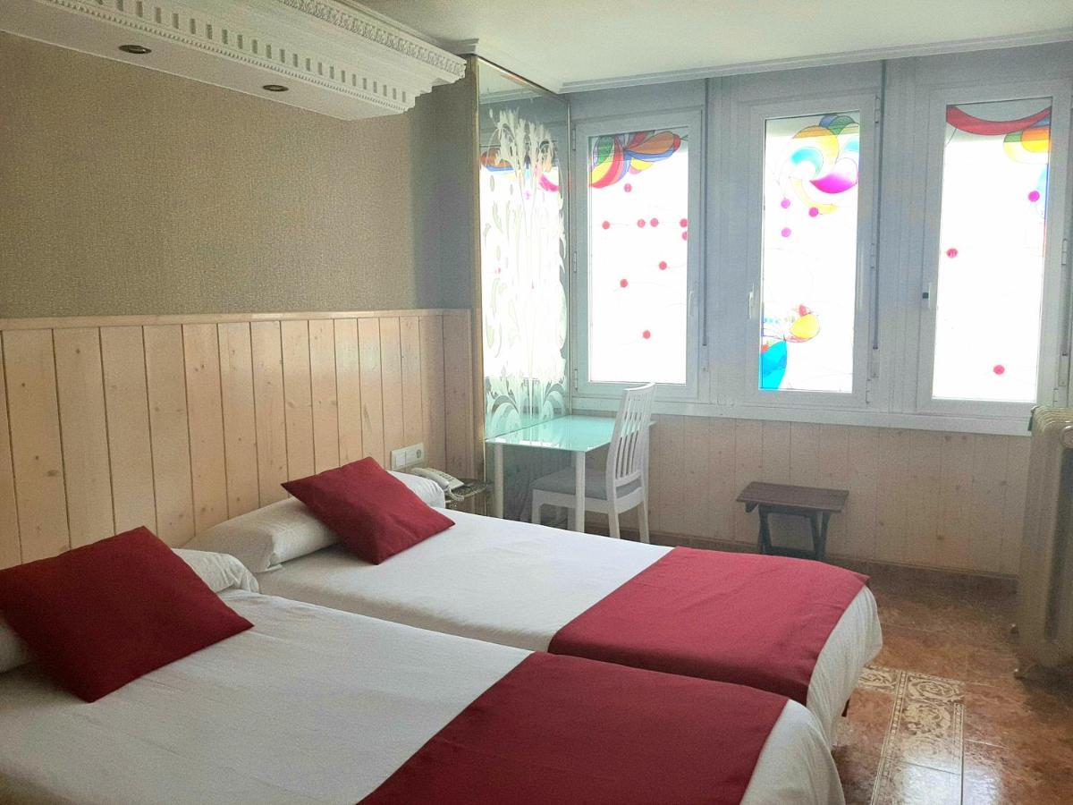 Hotel Dato Vitoria-Gasteiz Bagian luar foto